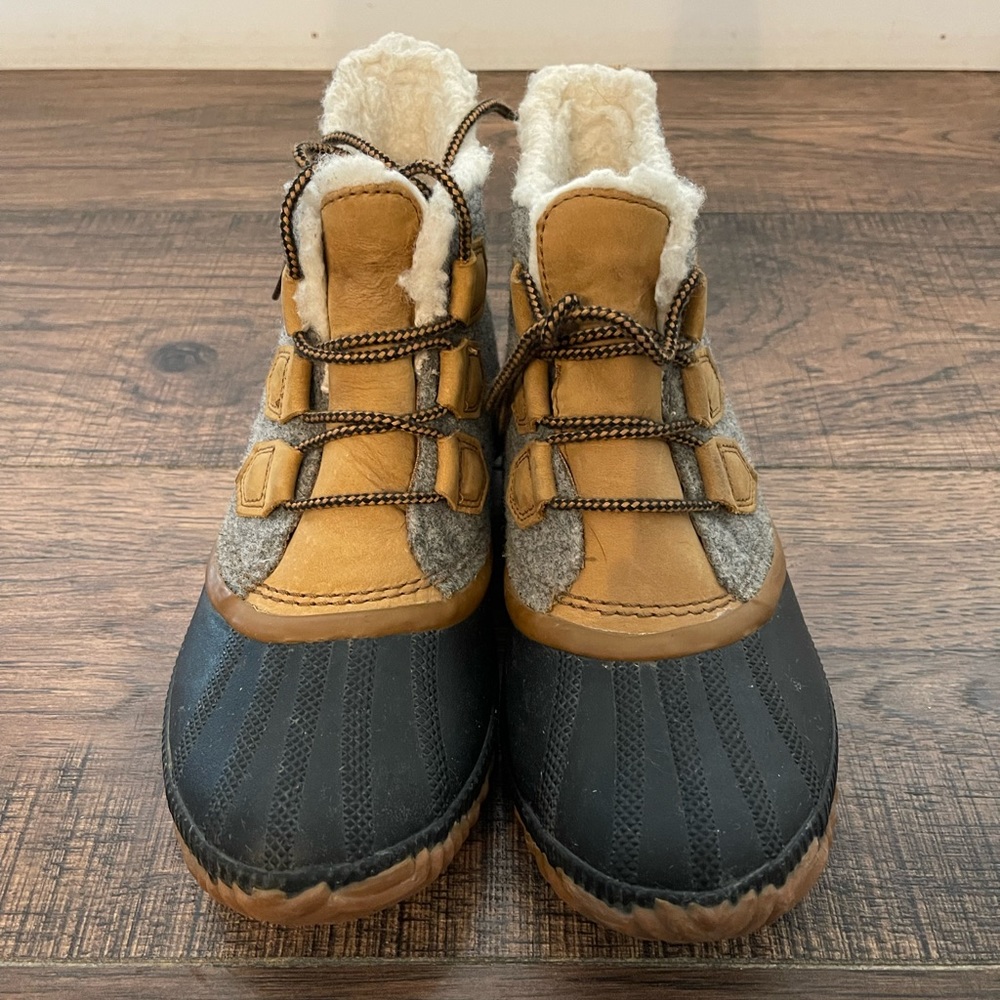 SOREL Women's Explorer Carnival Cozy Waterproof Boots